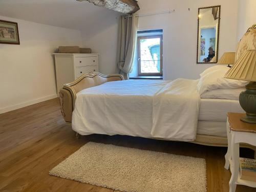 Apple Barn Cottage with 5 Bedrooms in Oradour-sur-Vayres