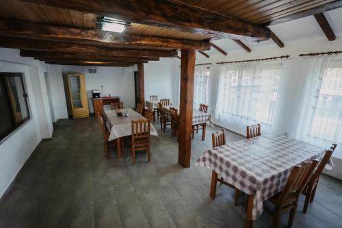 Viesnīcas āriene, Agro-pensiunea "Plaiul Castanilor" in Tismana