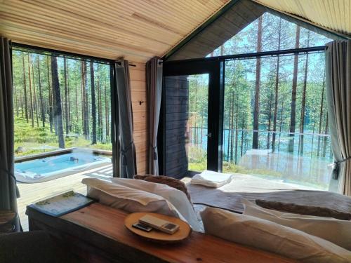 . Hossaville Luxe Lake Cabin