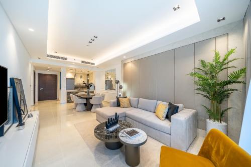 Sky-High 2BR Escape Stylish Stay Near Dubai Mall, Dubai (Foto 3)