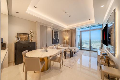 GEM 2BR Prime Location 8 Min to Burj Khalifa, Дубай
