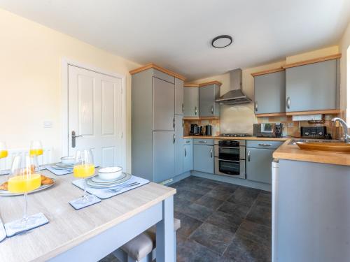 Lymm home 6 Bed 3 Bath Relocators Trades and Long Stays in Lymm
