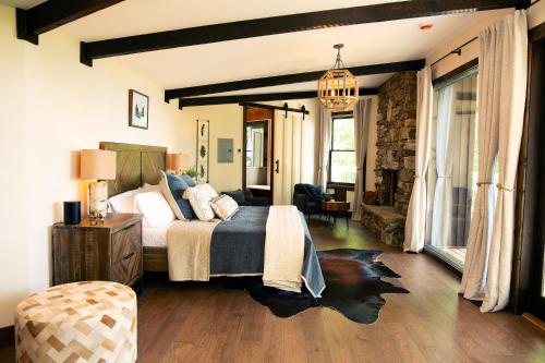 Elk & Embers Mountain Hideaway, Waynesville