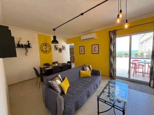 Camelia - 3 Bedroom Apt with terrace and Seaviews - Bugibba Promanade, St Paul's Bay (Foto 3)
