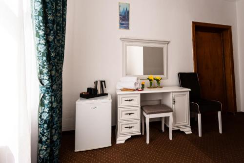 HOTEL CORA - image 13