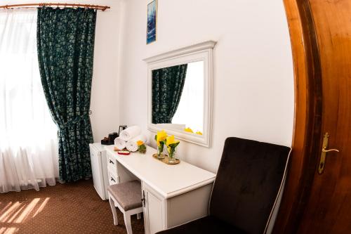 HOTEL CORA - image 2