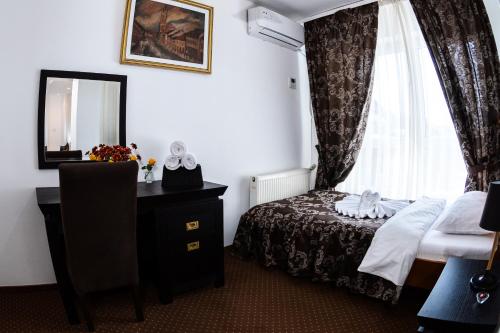 HOTEL CORA - image 9