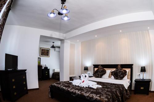 HOTEL CORA - image 12