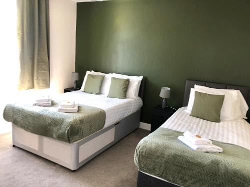 4 Bedroom House Near Hospital And Motorway in Coxford