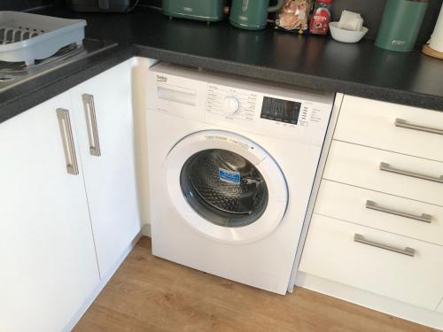 4 Bedroom House Near Hospital And Motorway in Coxford