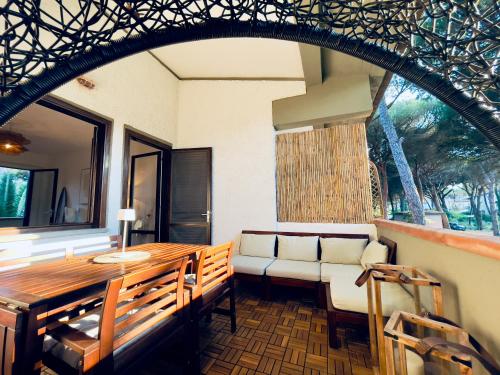 شرفة/ تراس, Il canto della pineta in جروسيتو