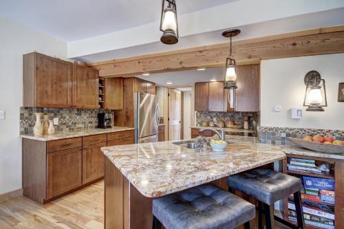 4 OClock Lodge D26 Apartment in Breckenridge, USA