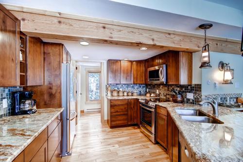 4 OClock Lodge D26 Apartment in Breckenridge, USA