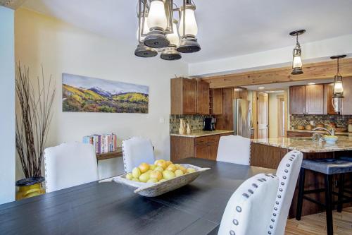 4 OClock Lodge D26 Apartment in Breckenridge, USA