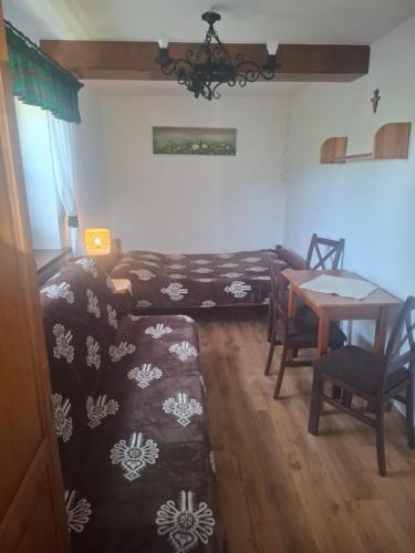 2 bedrooms, 3 beds