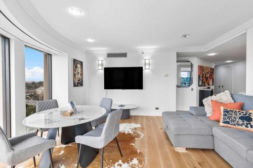 Skyline Views CBD 2BR w Pool & Gym Zodiak Stays, Auckland (photo 3)