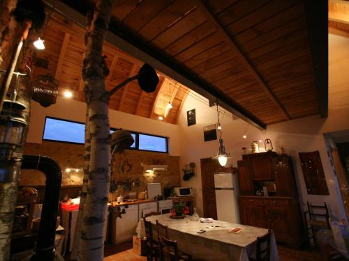 Gîte Beaune-d'Allier 5 pièces 8 personnes - FR-1-489-228 - main image
