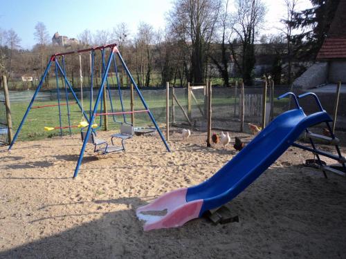 Maison rénovée à Bransat avec spa, WiFi et animaux acceptés - FR-1-489-294 (Maison renovee a Bransat avec spa, WiFi et animaux acceptes - FR-1-489-294) in 盧希蒙特方