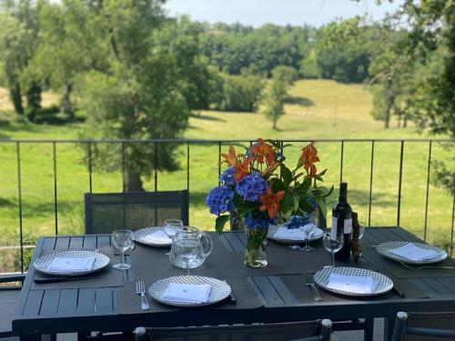 Gîte rural rénové avec charme à Marcillat, jardin et terrasse - FR-1-489-369 (Gite rural renove avec charme a Marcillat, jardin et terrasse - FR-1-489-369) in Marcillat-en-Combraille