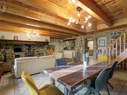 Gite de Charme 6 Pers avec Jardin Clos a Montarcher - FR-1-496-11 in Charbonnieres-les-Bains