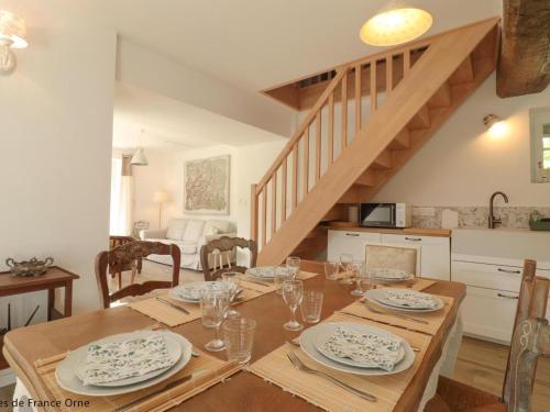 Charmante longère avec jardin et terrasse, proche de Saint-Fraimbault, WiFi inclus - FR-1-497-246 (Charmante longere avec jardin et terrasse, proche de Saint-Fraimbault, WiFi inclus - FR-1-497-246) in Vauce