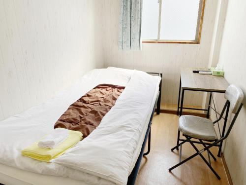 Hotel Mikado - Hostel Room Type - Single Room with Shared Bathroom - Non-Smoking