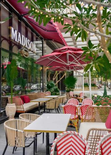 Madison Luxe District 1 Apartments - 레스토랑
