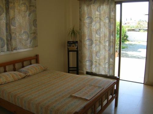 2 twin beds, 1 sofa bed