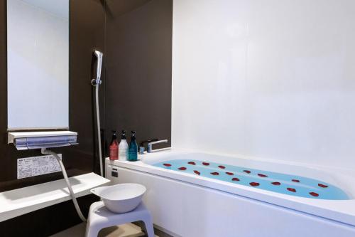 room detail thumbnail 2