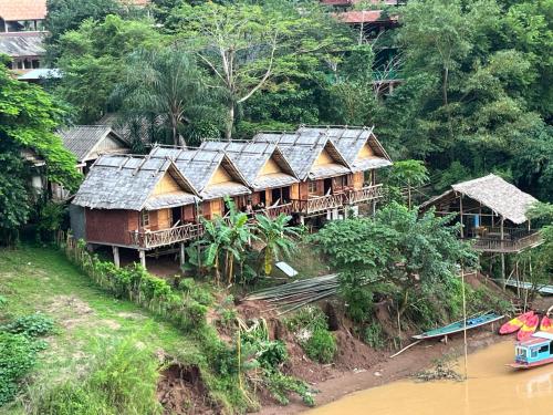 Yensabai Bungalow River view in Nong Khiaw