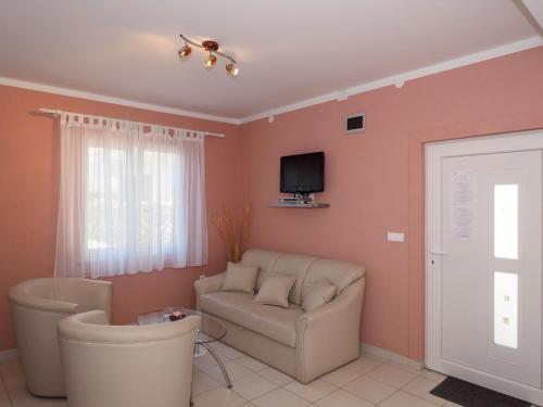 Apartment with Garden View image 8