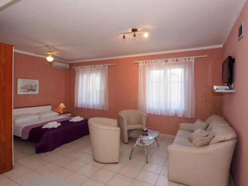 Apartment with Garden View image 2