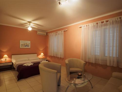 Apartment with Garden View image 4