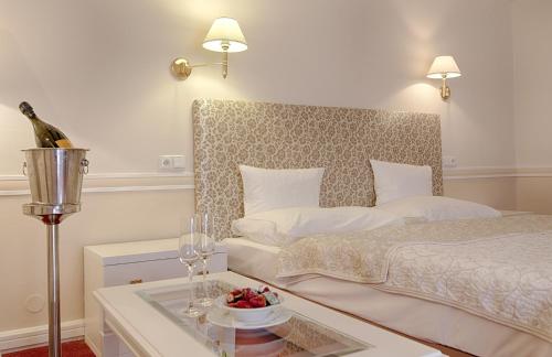 Hotel Embassy - image 4