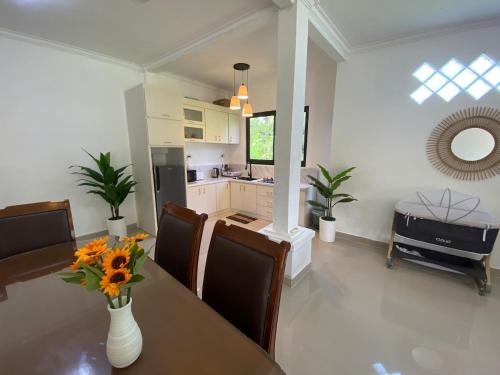 Tika House in Mon Ikeun