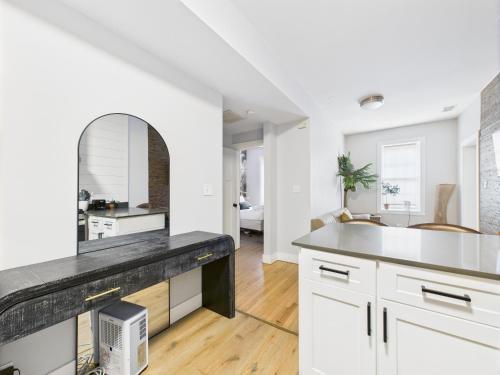 Modern 2BR with Patio & Cozy Space in Chicago, USA