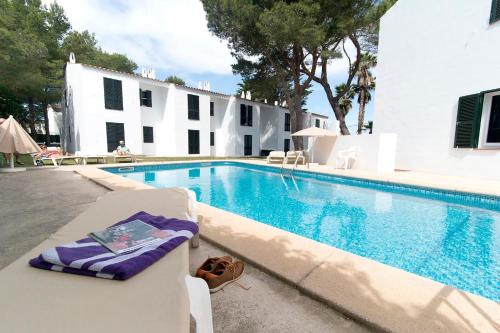  Apartamentos Cala Blanca, Pension in Cala Blanca