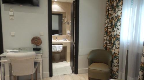 Hotel Moderno Puerta del Sol - image 12