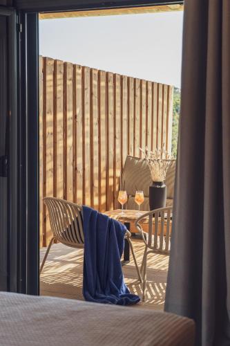 Deluxe Double or Twin Room with Pool Access image 10