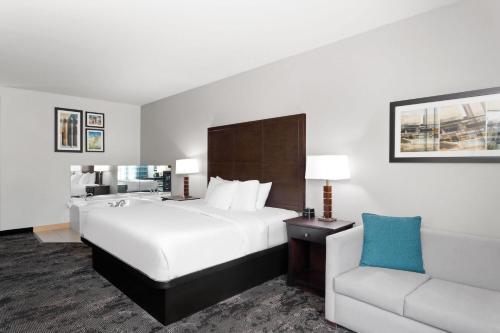La Quinta by Wyndham Columbus - Edinburgh - image 5