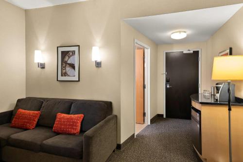Cambria Hotel Columbus - Polaris - image 4