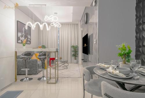 Serene Canal View 2Bhk 6 pax, Dubai (photo 9)