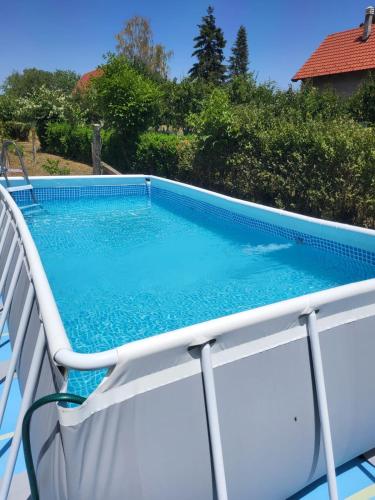 Peldbaseins, Vila Restart Čortanovci (Vila Restart Cortanovci) in Beška