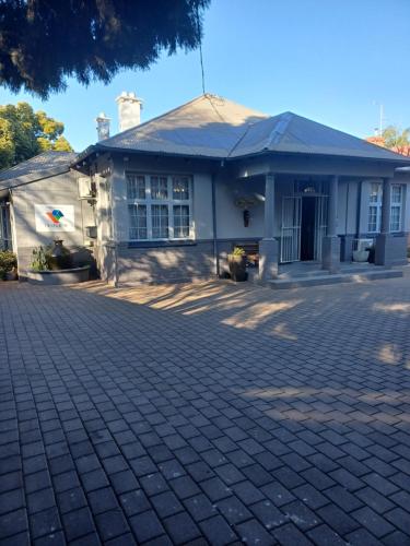 Triple9 Hatfield Guesthouse