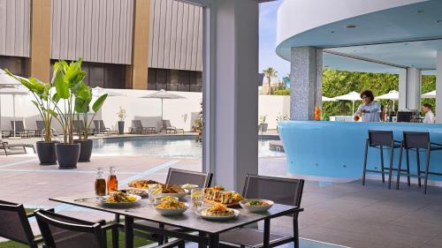 酒吧/高級酒吧, 贊諾特爾酒店 (Tsanotel) in 利馬索爾郊區