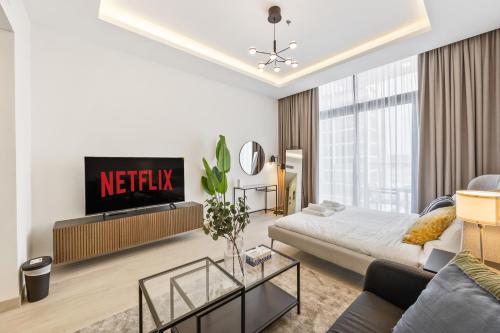 Elite Escape - Getaway in Azizi Riviera 13, Dubai
