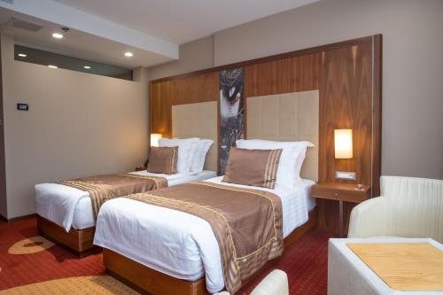 2 twin beds
