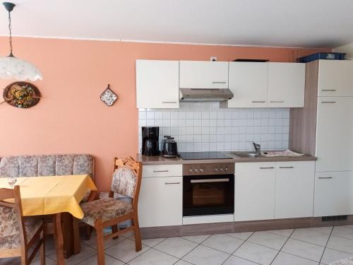 廚房, Ferienwohnung Elfi in 克羅斯林