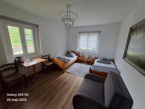 1 double bed, 2 twin beds