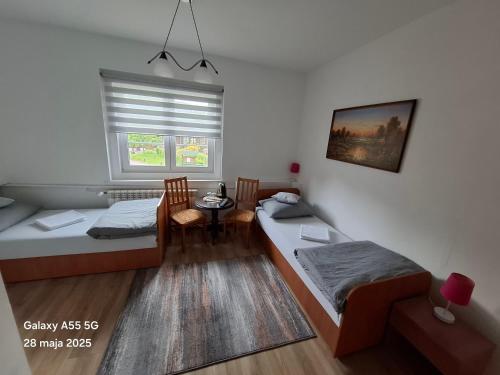 2 twin beds